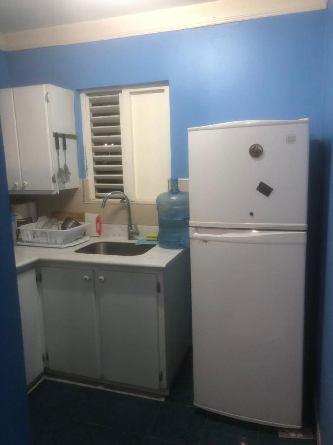 Finest Accommodation Renfrew Place 1 Bedroom Apt # 42 New Kgn 4--12 Renfrew Rd كينغستون المظهر الخارجي الصورة
