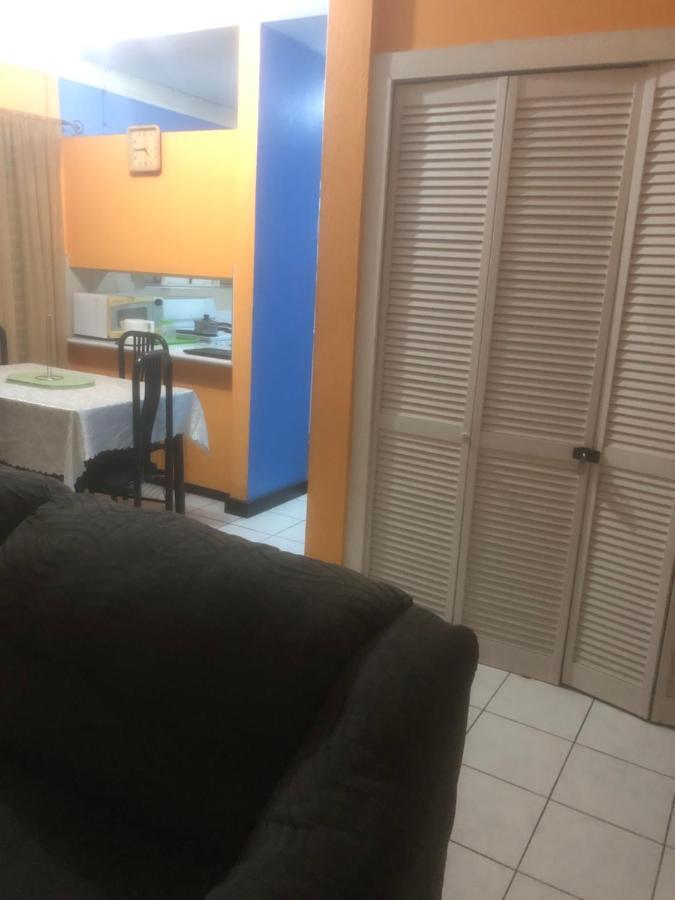 Finest Accommodation Renfrew Place 1 Bedroom Apt # 42 New Kgn 4--12 Renfrew Rd كينغستون المظهر الخارجي الصورة