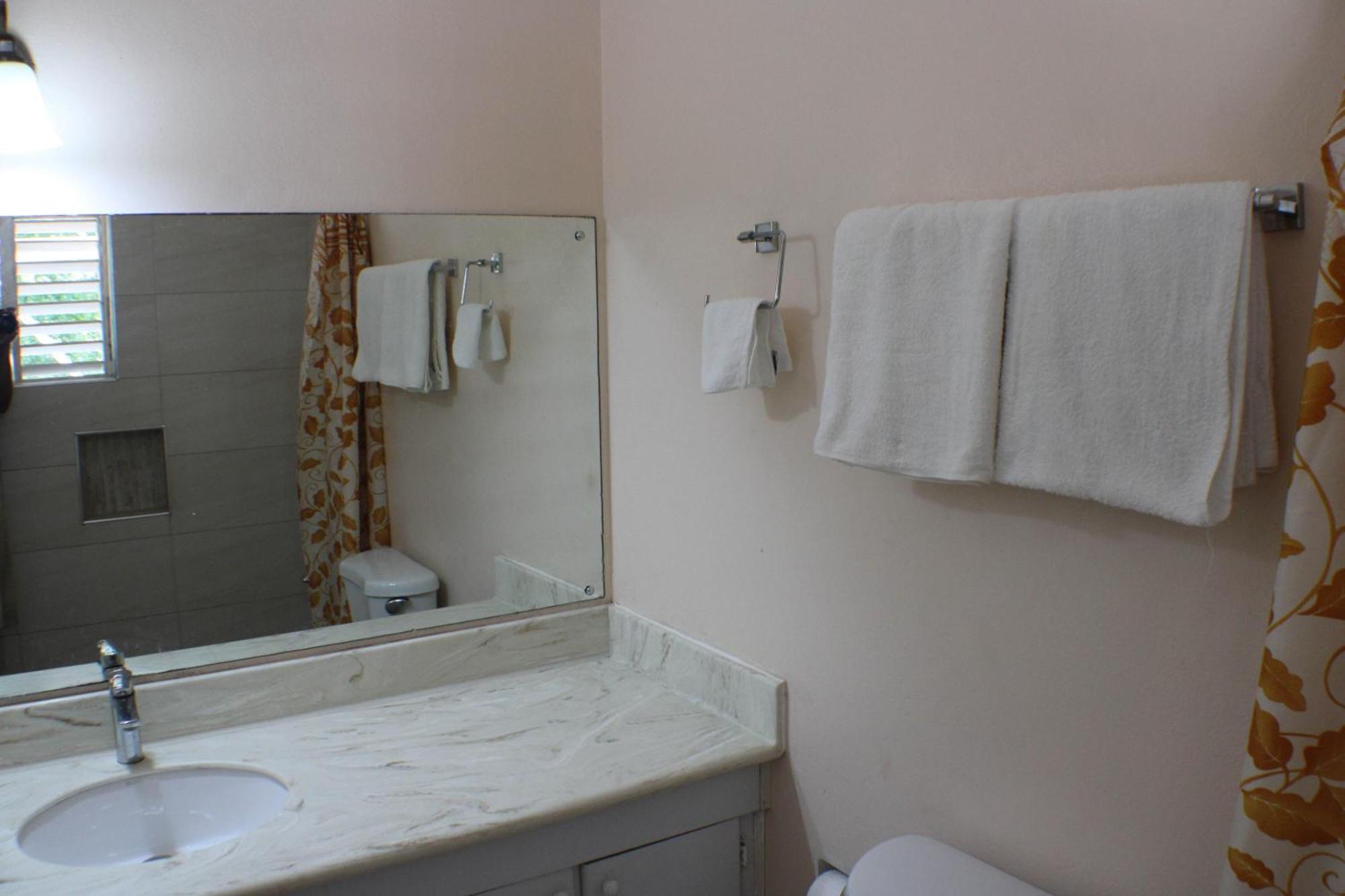 Finest Accommodation Renfrew Place 1 Bedroom Apt # 42 New Kgn 4--12 Renfrew Rd كينغستون المظهر الخارجي الصورة