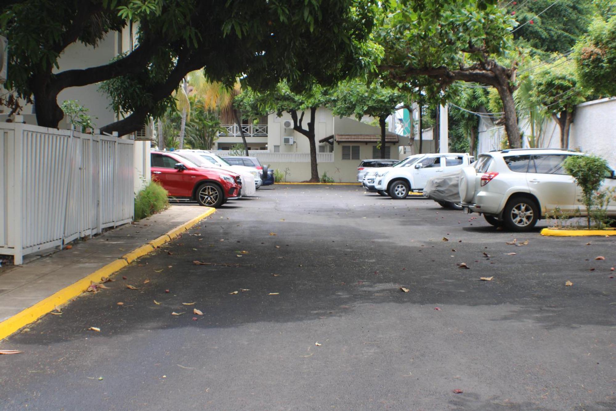 Finest Accommodation Renfrew Place 1 Bedroom Apt # 42 New Kgn 4--12 Renfrew Rd كينغستون المظهر الخارجي الصورة