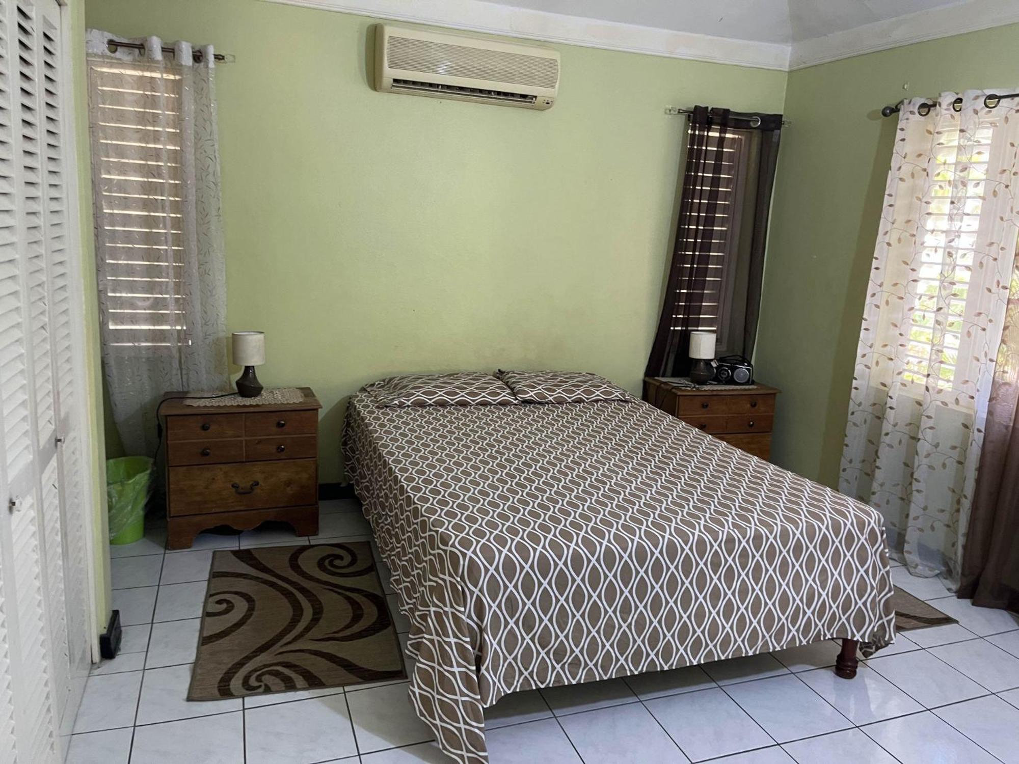 Finest Accommodation Renfrew Place 1 Bedroom Apt # 42 New Kgn 4--12 Renfrew Rd كينغستون المظهر الخارجي الصورة