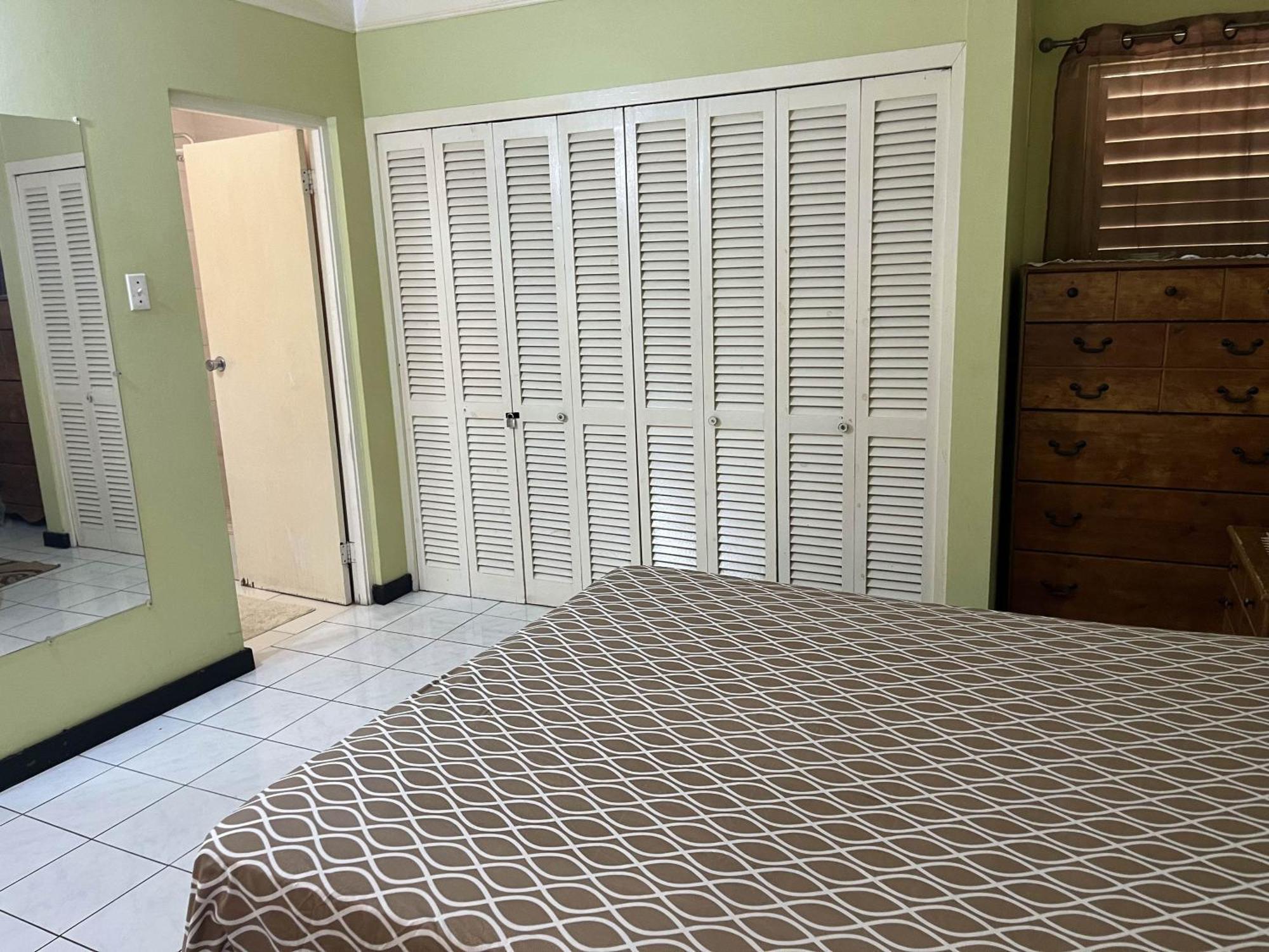 Finest Accommodation Renfrew Place 1 Bedroom Apt # 42 New Kgn 4--12 Renfrew Rd كينغستون المظهر الخارجي الصورة
